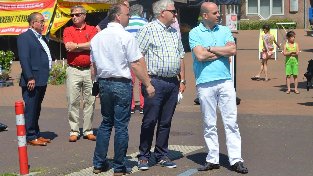 2015 06 17 vvd rondleiding taskforce door hoevelaken
