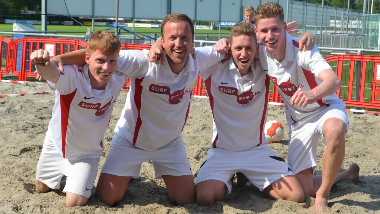 2015 07 13 veensche boys beachvolley 2015 winnaars kas