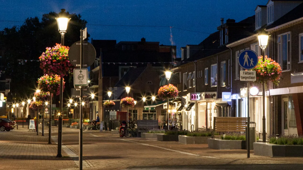 2015 08 17 oosterstraat by night