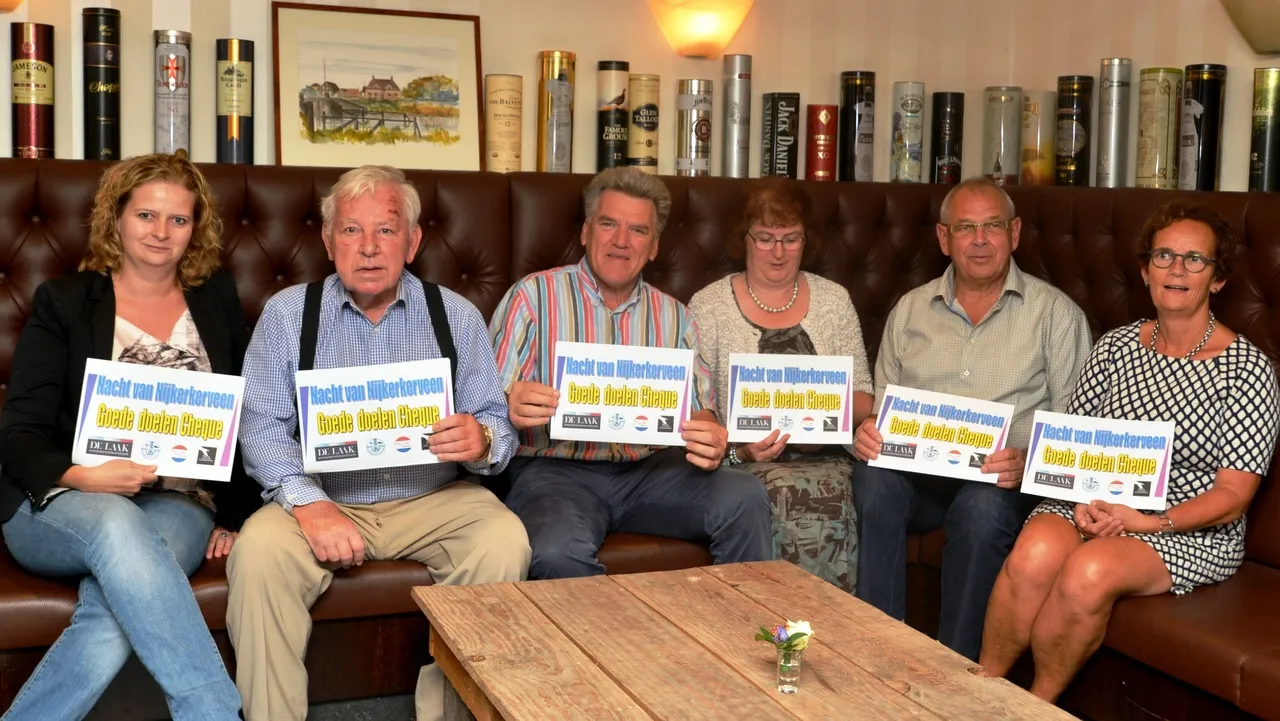 2015 08 25 nacht van nijkerkerveen uitreiking cheques 1