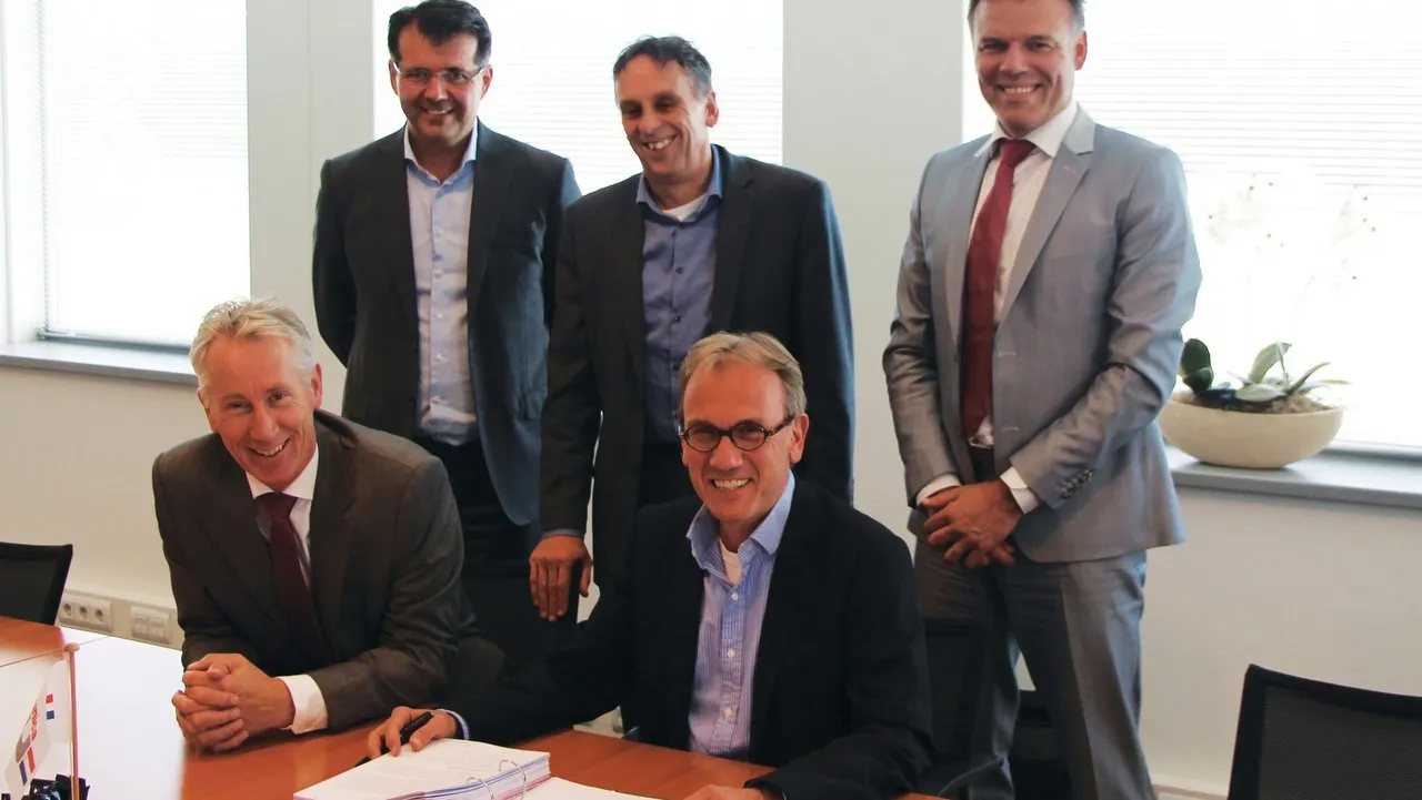 2015 09 18 unica neemt hellemans consultancy over contract ondertekening