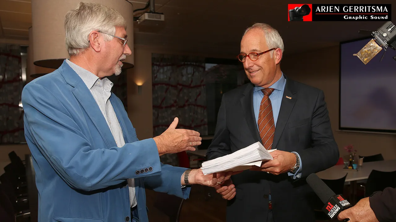 2015 09 24 2500 handtekeningen 006