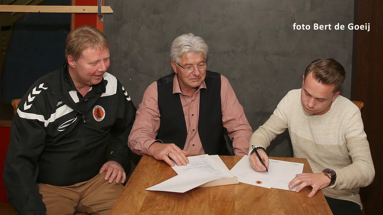 2015 11 09 zvv sparta ondertekening