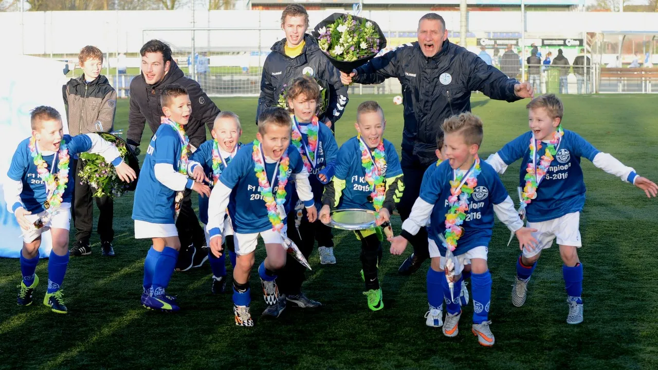 2015 12 08 veensche boys f1 putten 28 11 kampioen 9 team