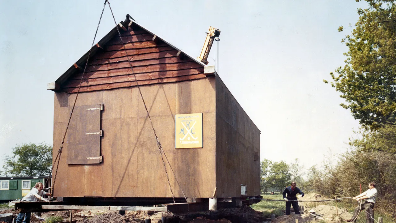 2016 03 09 verplaatsing clubhuis mhch 17 mei 1978