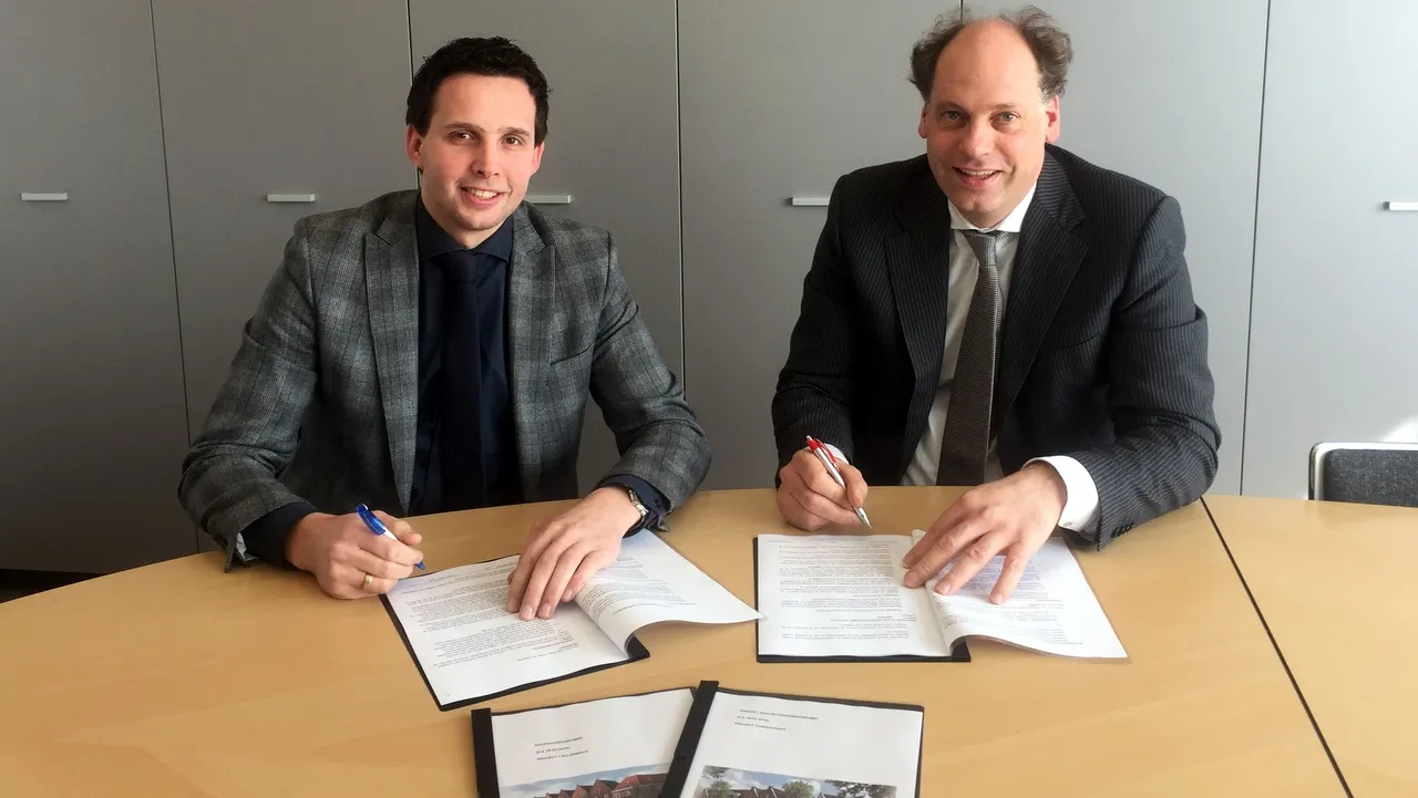 2016 04 05 3 ondertekening torenstraat