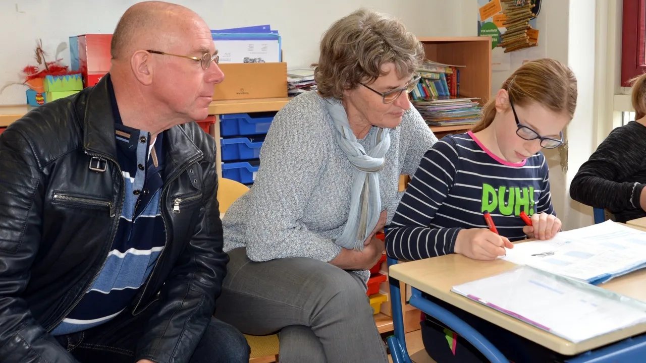 2016 04 08 opa en oma dag rootselaarschool c