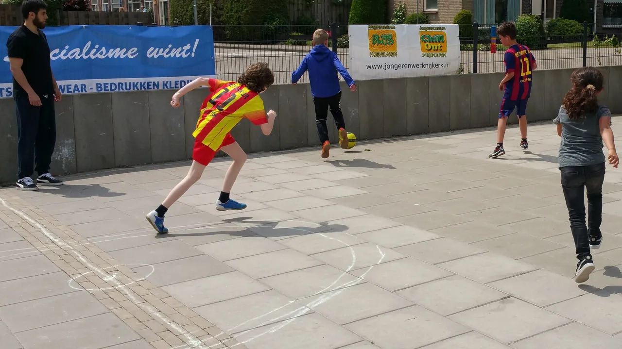 2016 05 09 chill out straatvoetbal