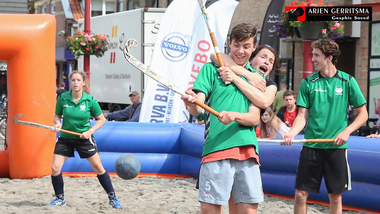 2016 06 11 beach hockey 02