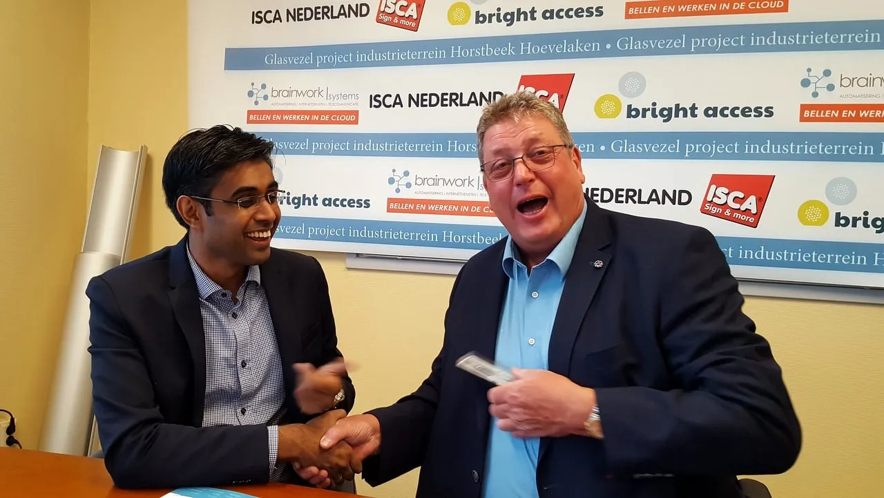 2016 09 01 glasvezel bright acces 1 tekenen hoevelaken