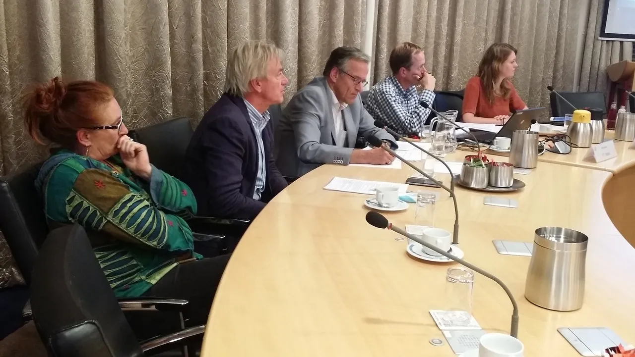 2016 10 06 globegroep bij raad