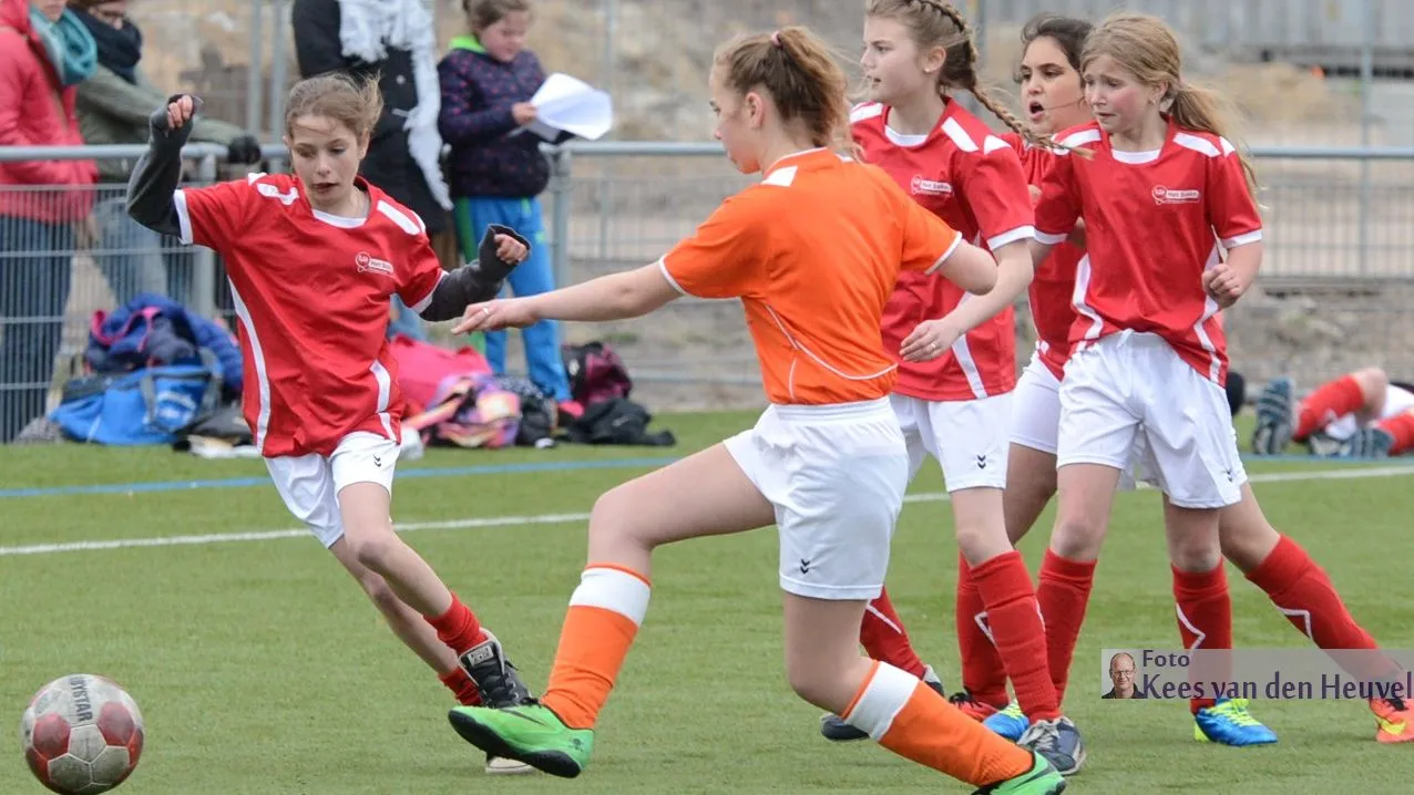 2017 04 13 rabo voetbaltoernooi 12 4 dames ons baken