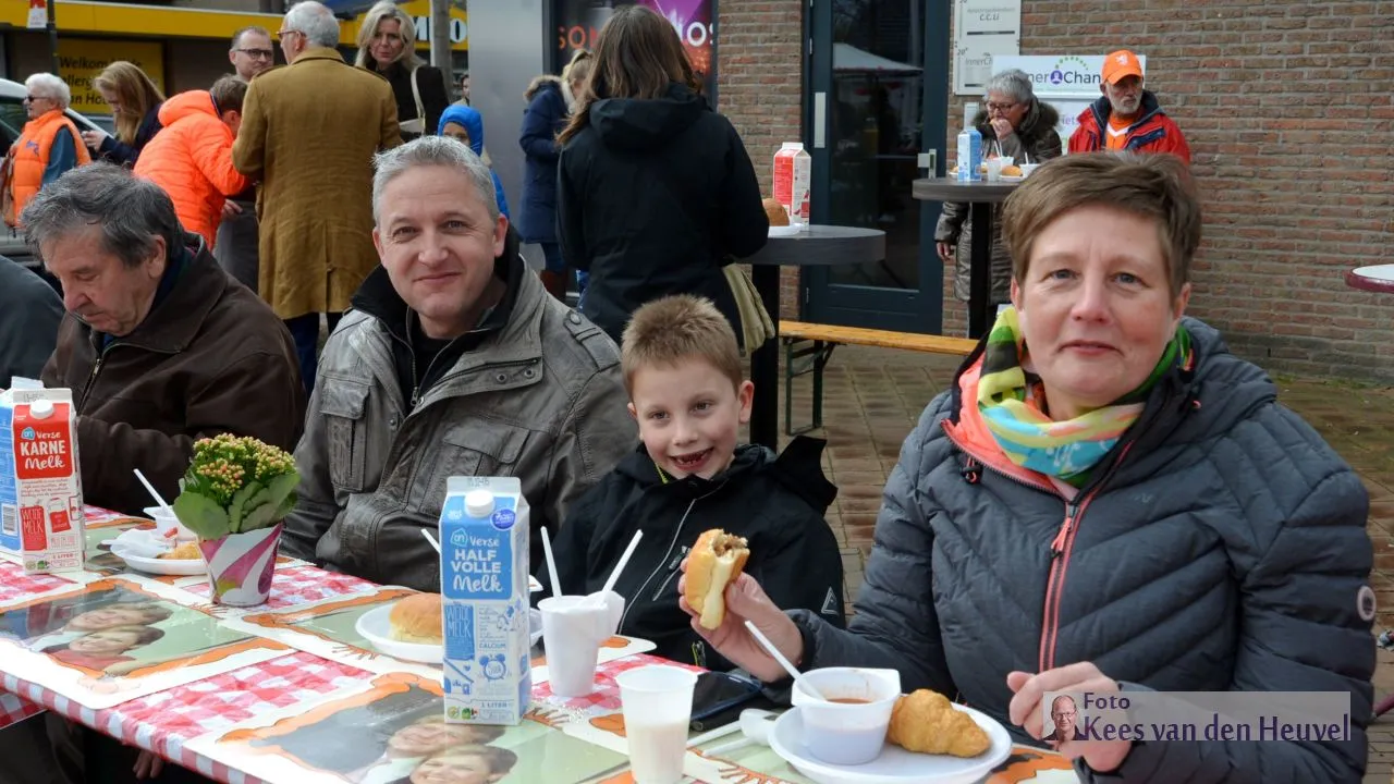 2017 04 27 koningsdag hoevelaken hartje maaltijd