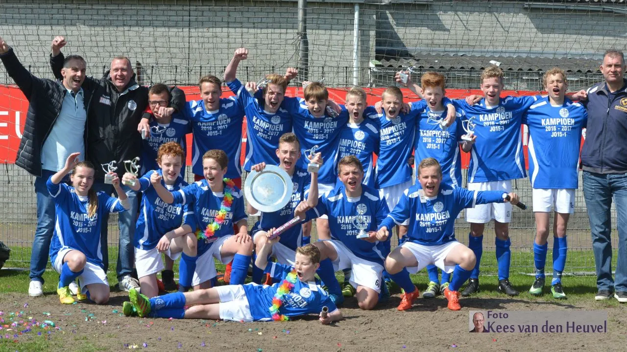 2017 05 07 veensche boys jo15 1 sparta nijkerk 6 5 kampioen teamfoto