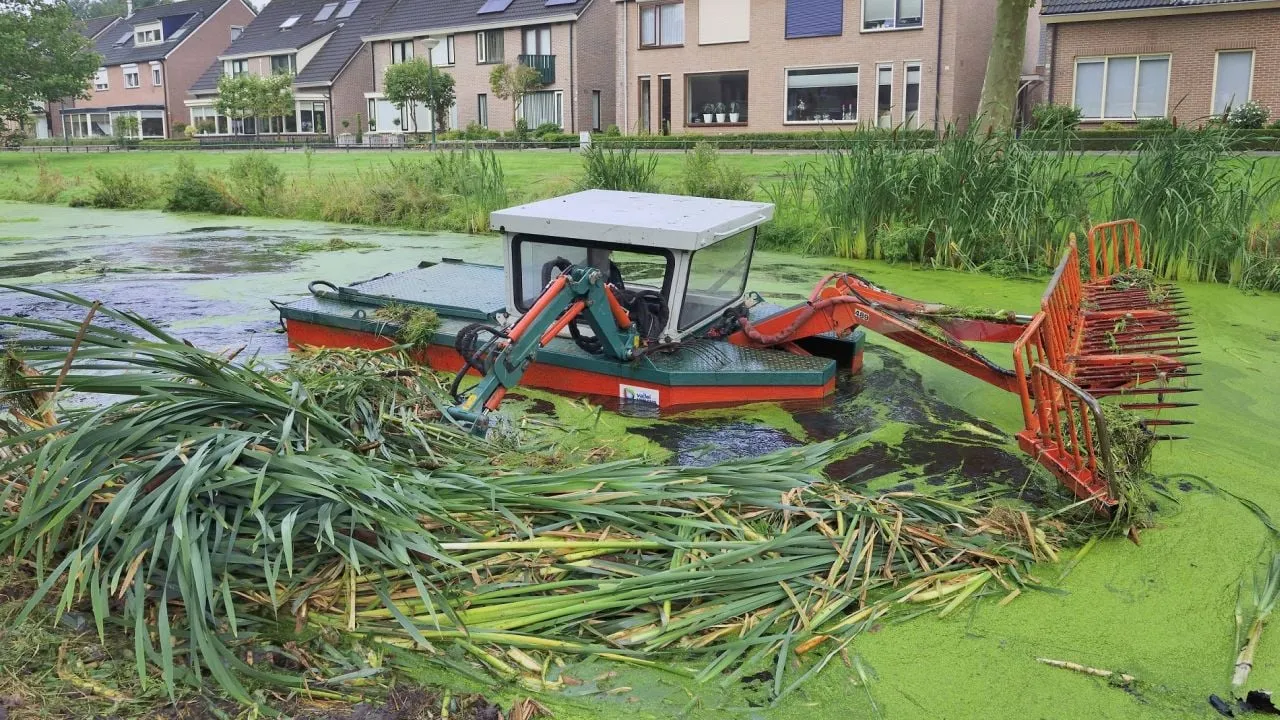 2017 06 02 maaiboot van waterschap vallei en veluwe