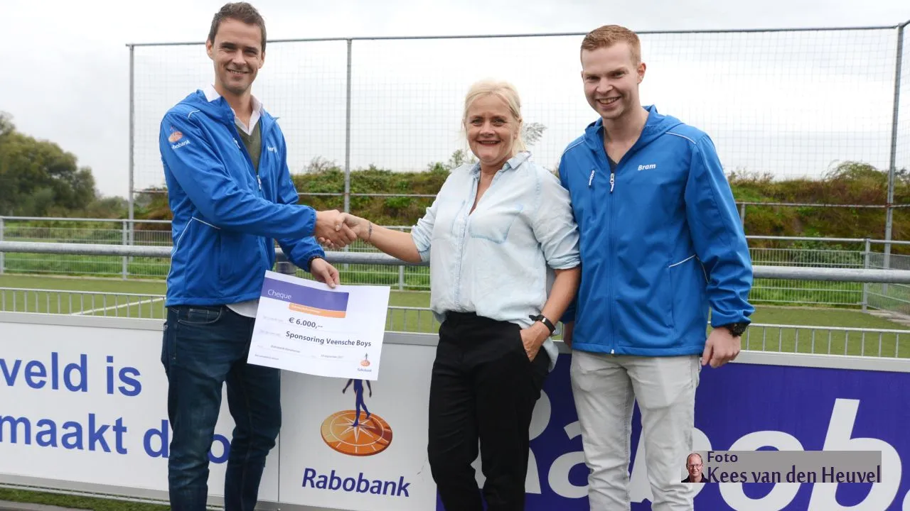 2017 09 30 veensche boys jo19 jo17 rabobank presentatiejasjes 30 9 yvonne bram martijn