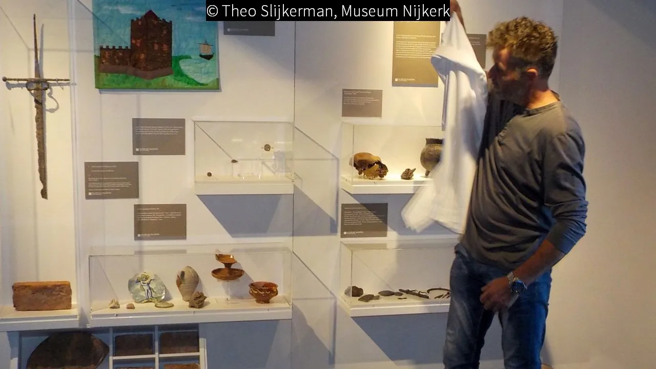 2017 10 25 onthulling archeologie mvdusschoten foto theo slijkerman museum nijkerk