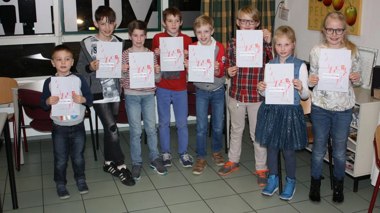 2018 03 10 schakers geslaagd vlnr michael tigo boaz justin julianthomas maura en luna