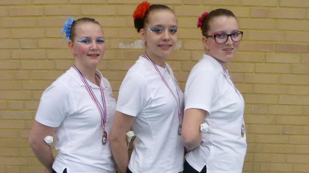 2018 03 17 majorettes jaqueline maaike denise