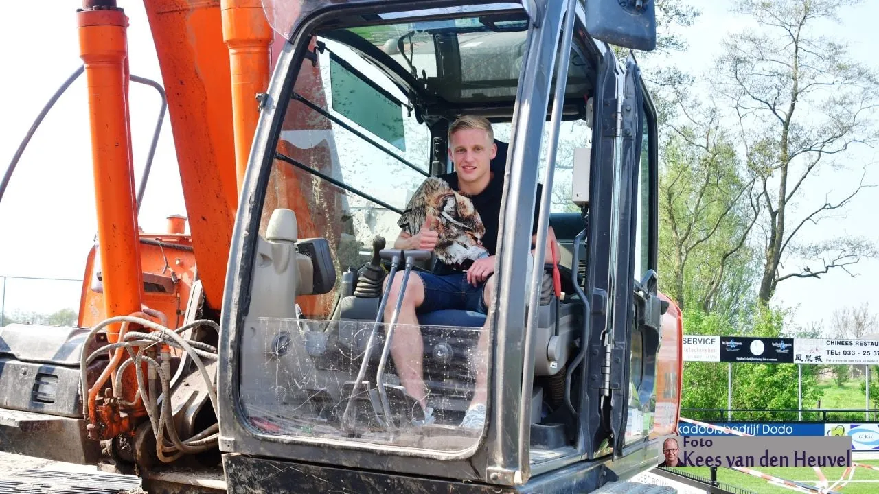 2018 04 20 donny eerste steen 20 4 tribune 11