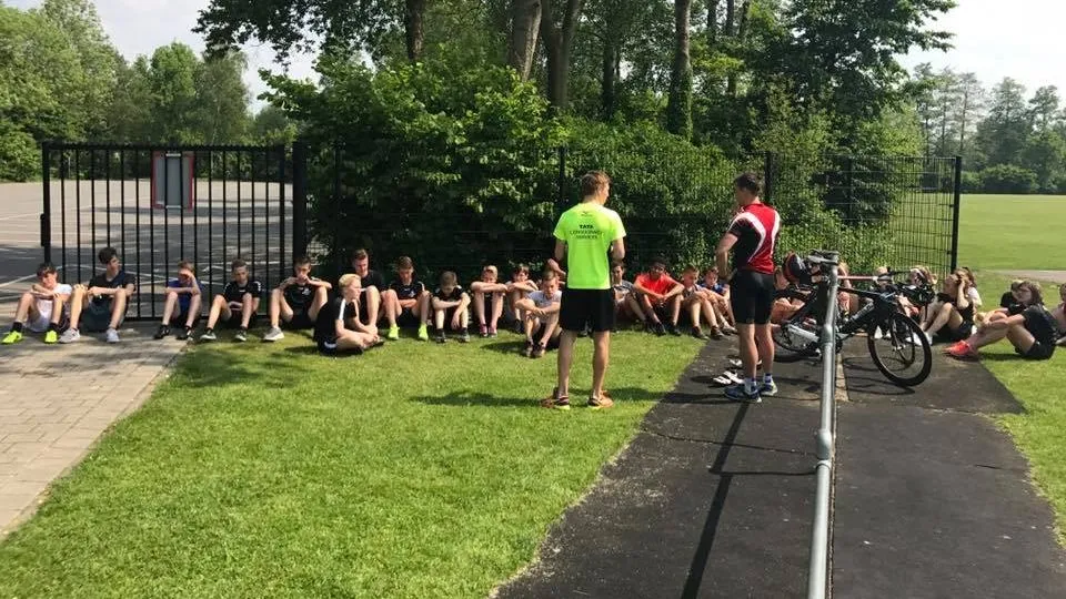 2018 05 18 avn corlaer jeugd krijgt uitleg buiten