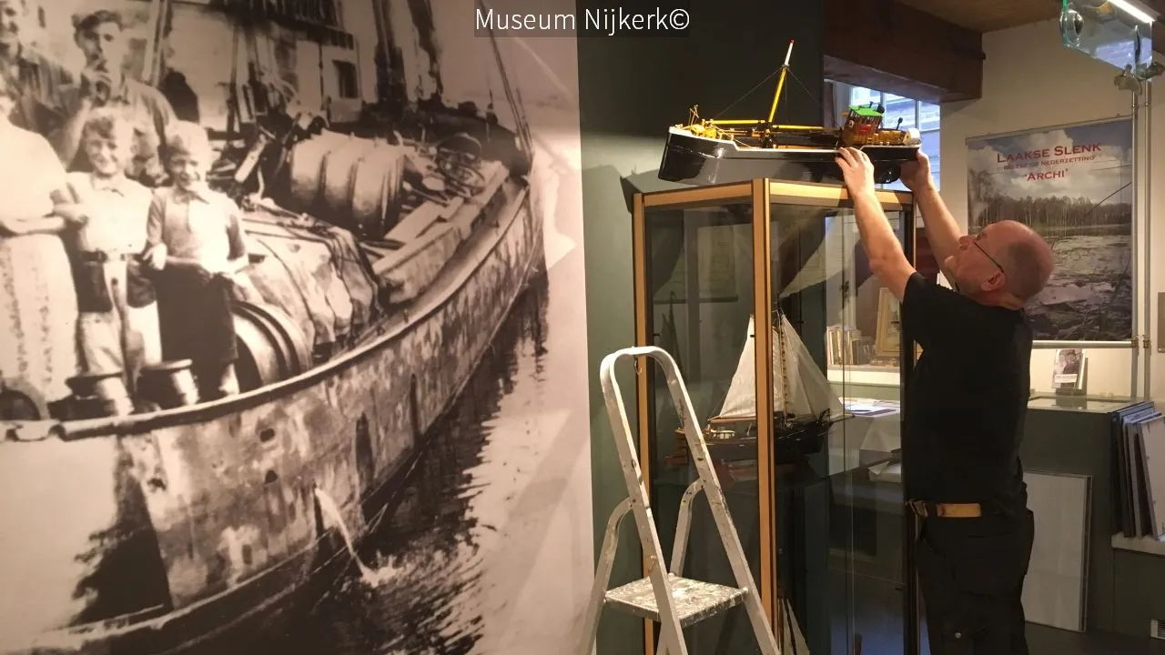 2018 06 08 opbouw expositie nijkerk en de zuiderzee in museum nijkerk