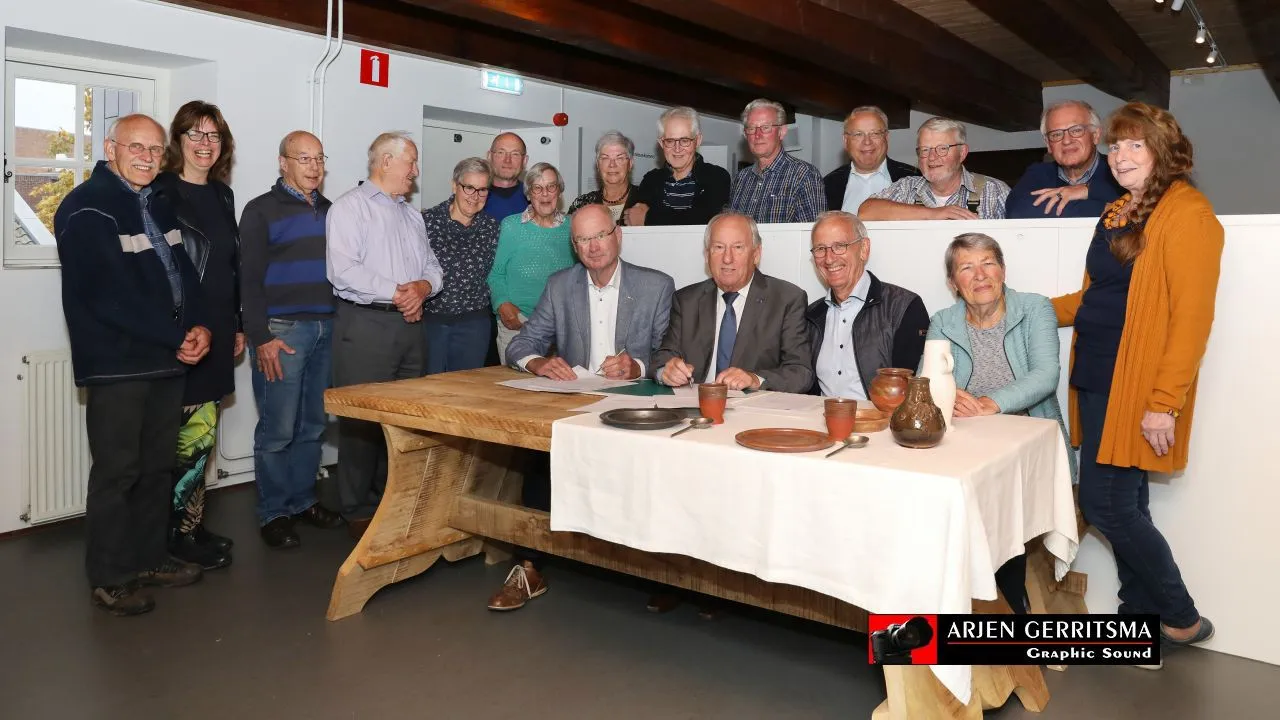 2018 10 23 gerard van den tweel ondertekent de verlenging van zijn hoofdsponsorschap met museum nijkerk