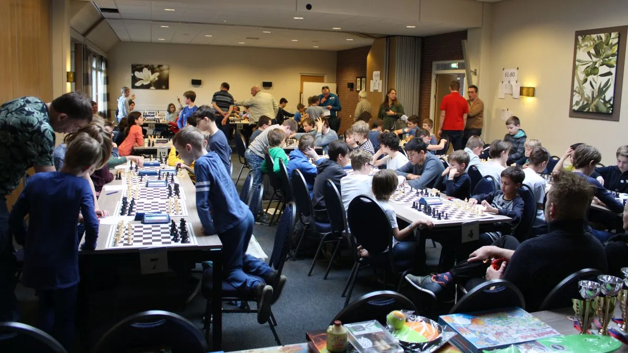 2019 03 31 jeugdsnelschaaktoernooi in volle gang