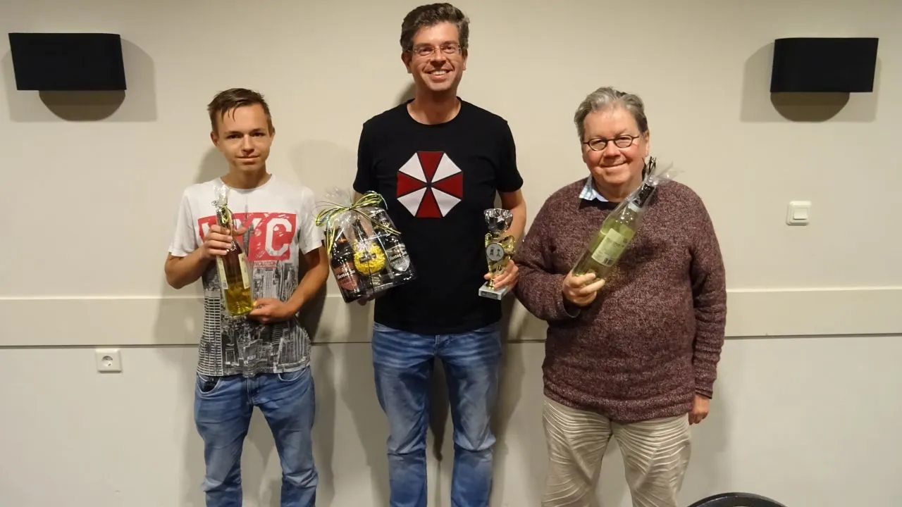 2019 09 08 schaken vlnr jelle bloemendaal martin veldhuizen en joost marcus