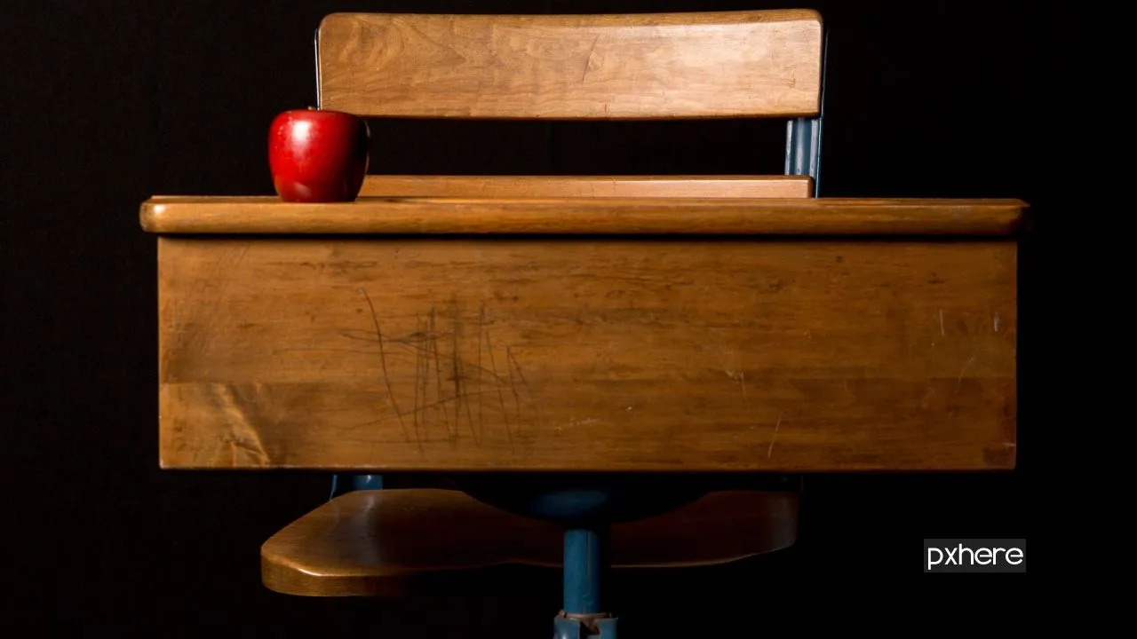 2019 11 04 schoolbank