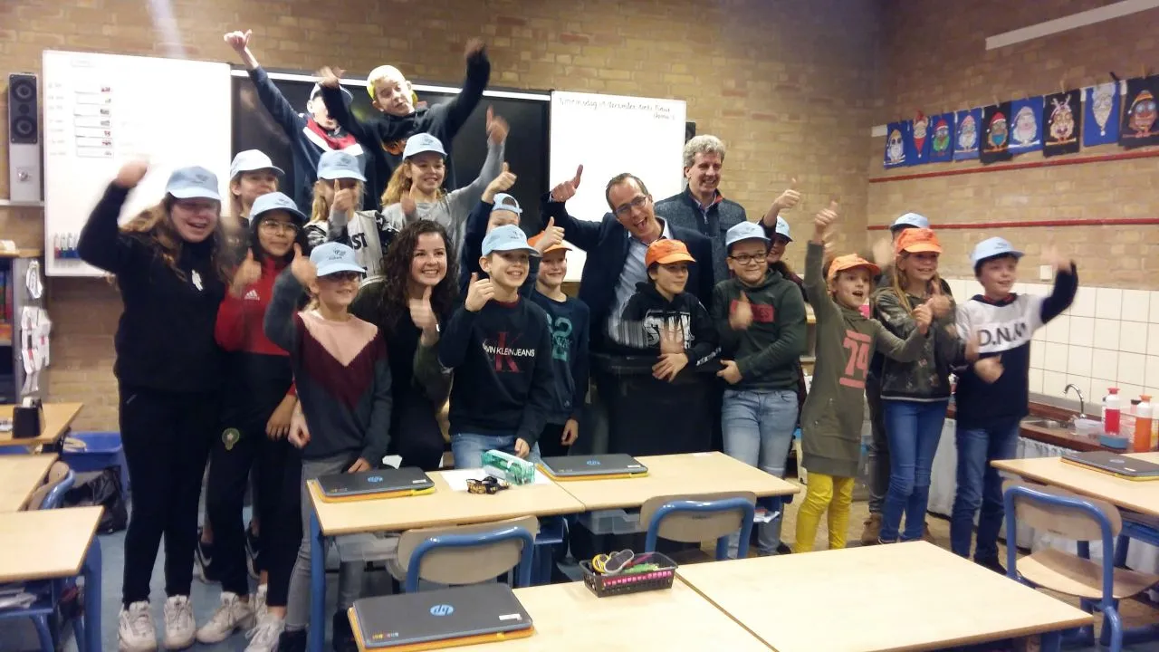 2019 12 13 uitreikenpmd container blokhuus