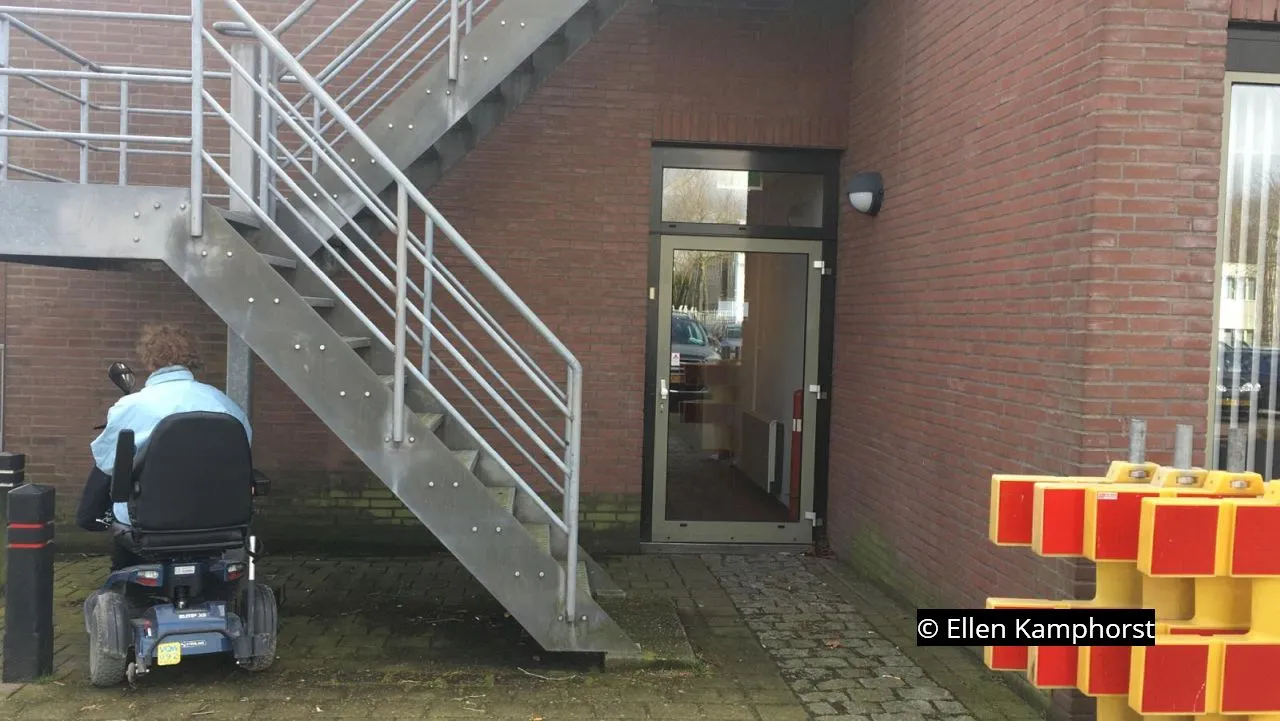 2020 03 09 ingang stadhuis zijkant