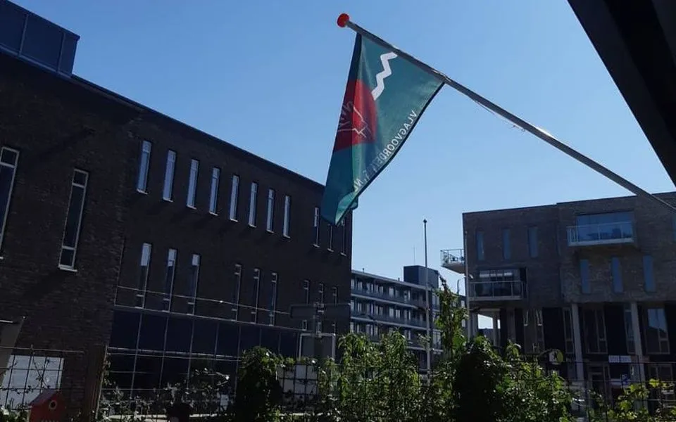 2020 04 06 vlag bij nije veste
