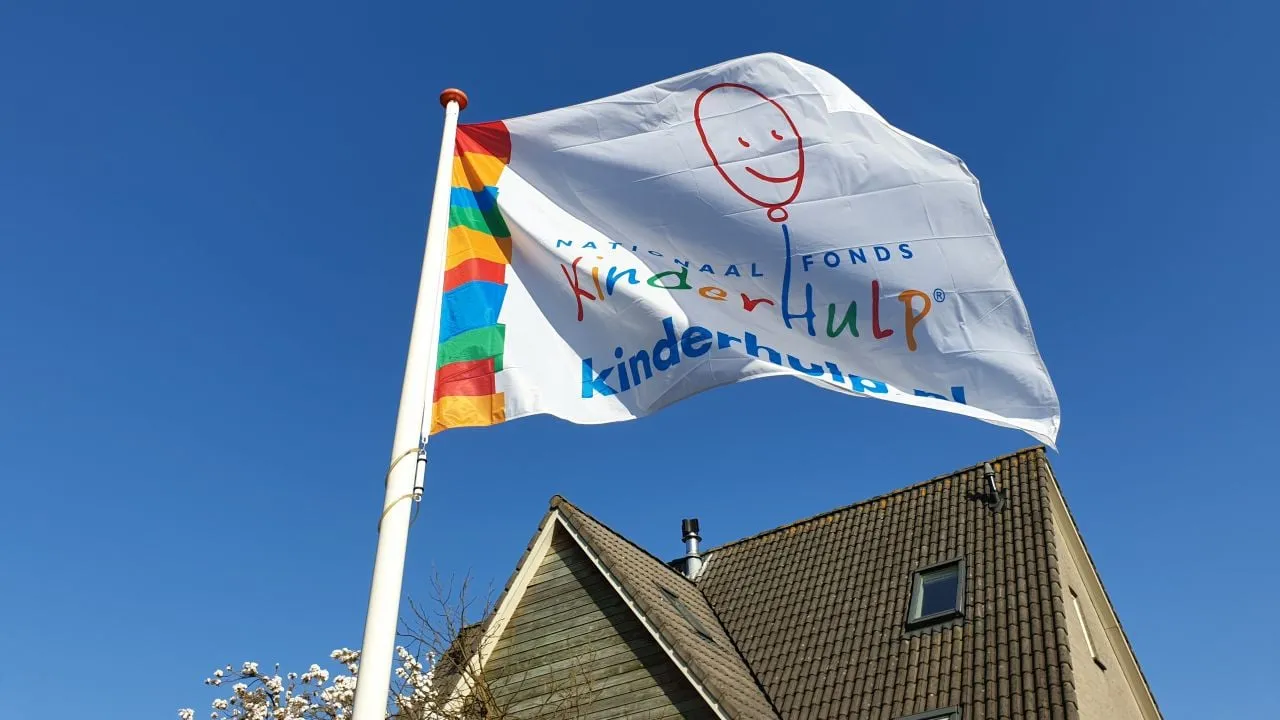 2020 04 15 vlag kinderhulp