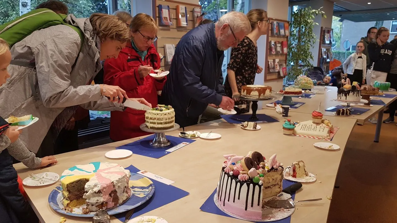 2020 06 22 bibliotheek taarten proeven 50 jaar bieb hoevelaken