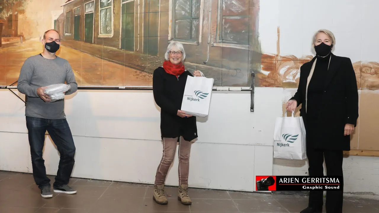 2020 11 03 overhandiging mondkapjes voedselbank