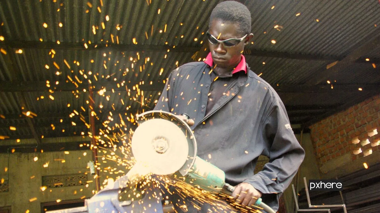 2020 12 17 werkgelegenheid work man working light technology tool 1094851 pxhere