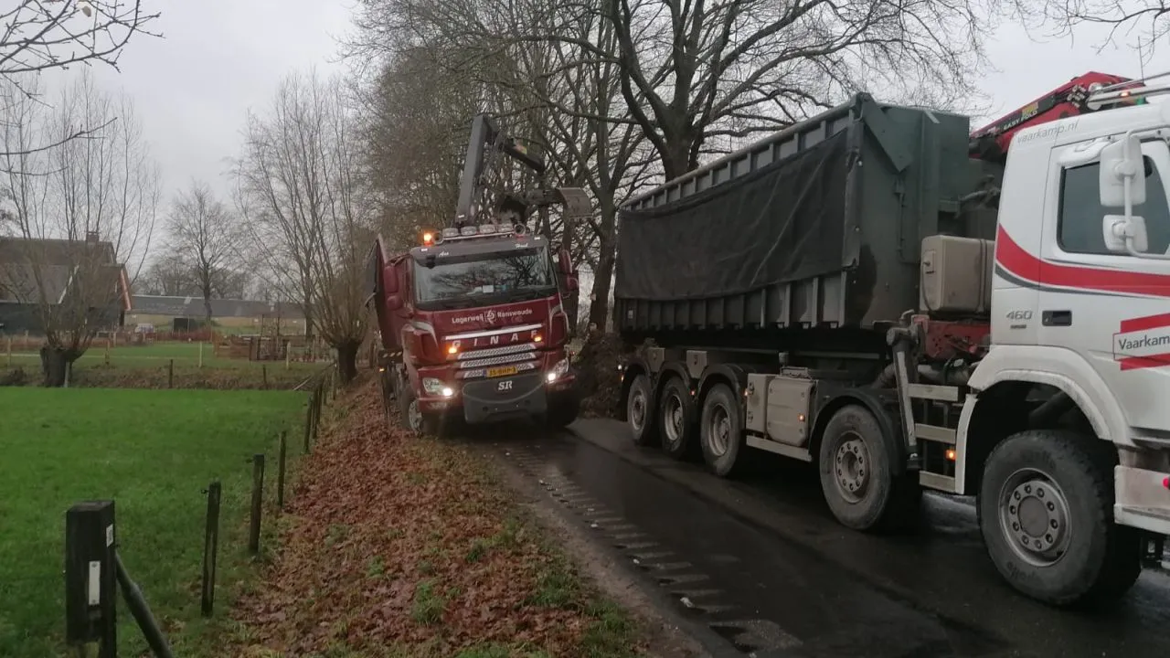 2020 12 23 vrachtwagen vast