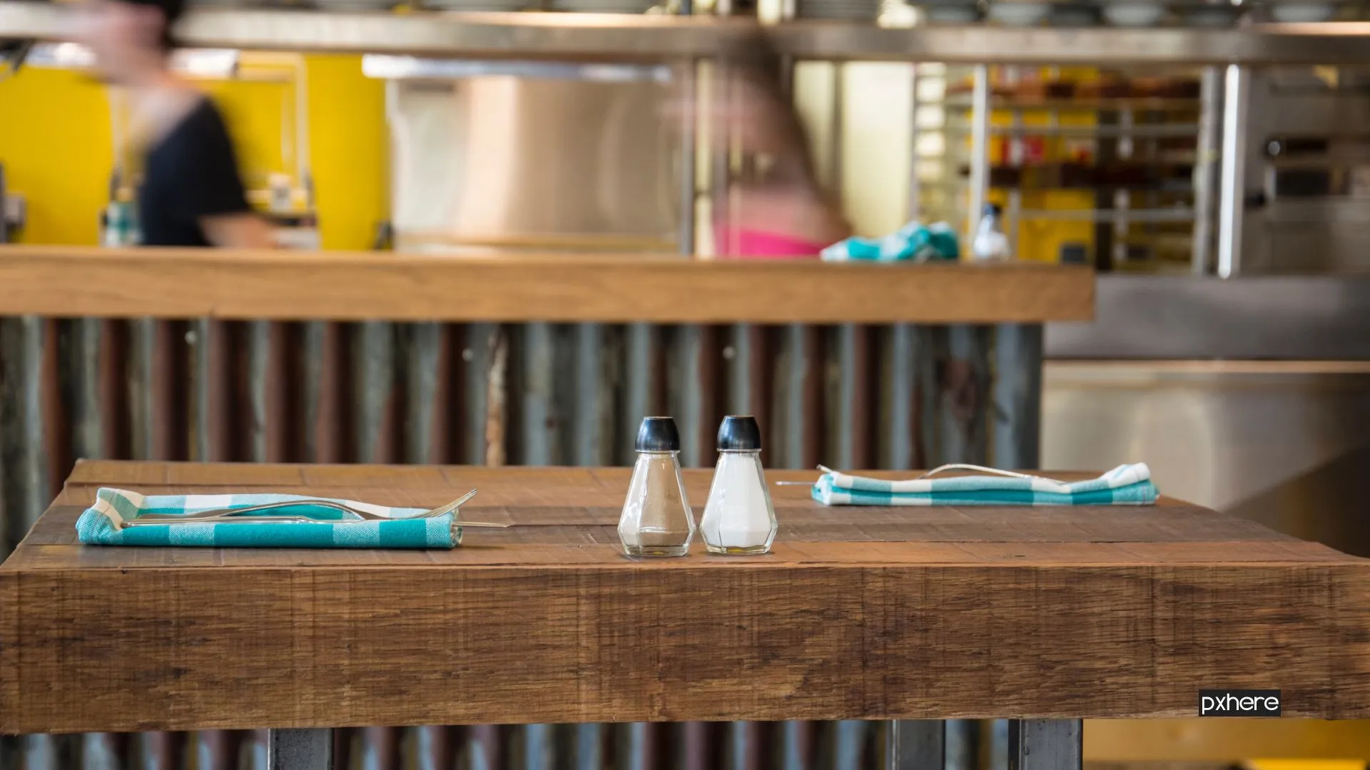 2021 03 08 diner table wood restaurant pepper salt diner 1105 pxhere