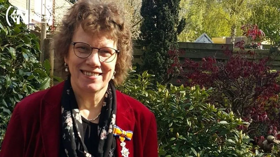 2021 04 27b ellen venema ontvangt koninklijke onderscheiding foto eigen foto