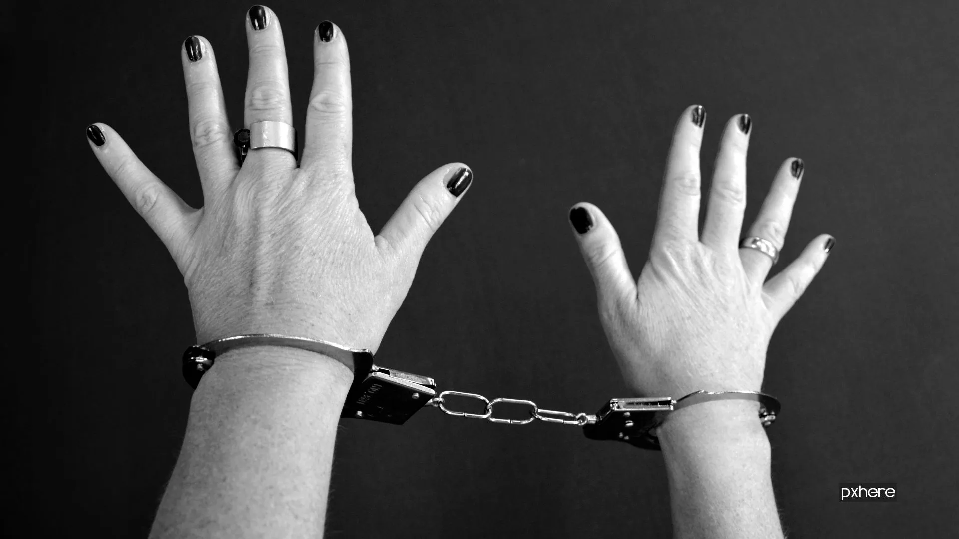 2021 06 02 jeugdcriminaliteit hand black and white woman white female finger 853963 pxhere