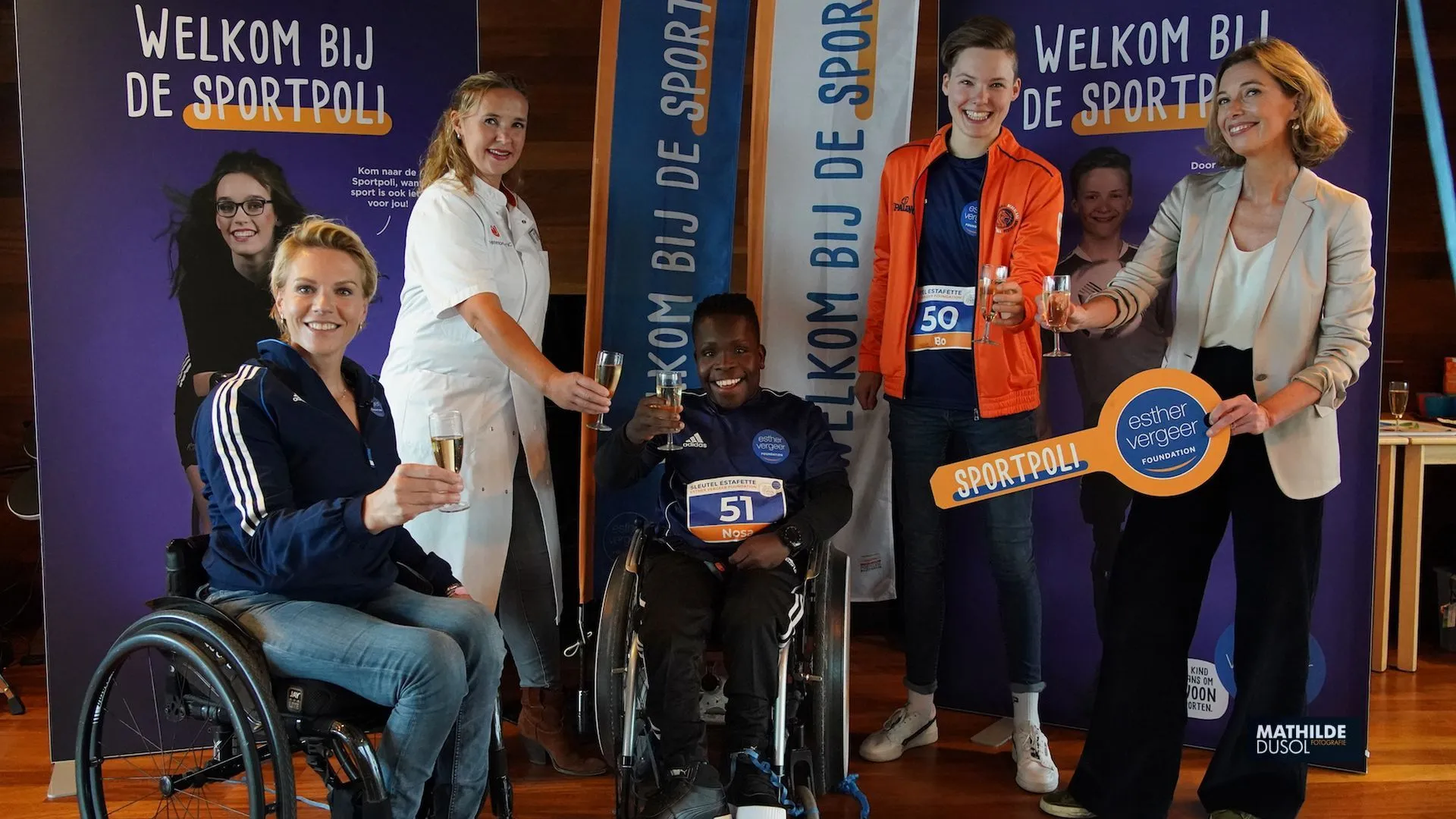 2021 10 06 esther vergeer eveline boeker nosa appiah bo kramer en annemiek buizer proosten op de opening van de sportpoli in het emma kinderziekenhuis 1
