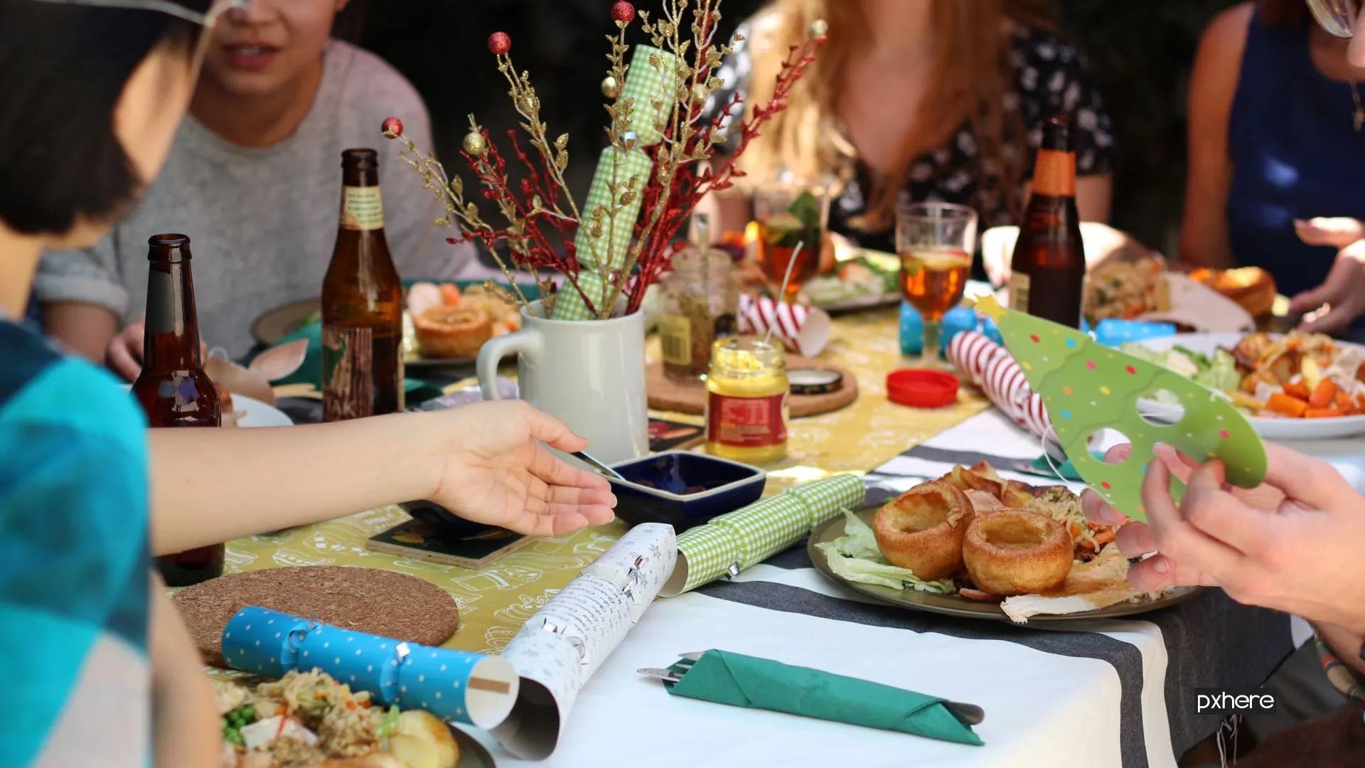 2021 11 07 diner table silverware white glass celebration decoration 767841 pxhere