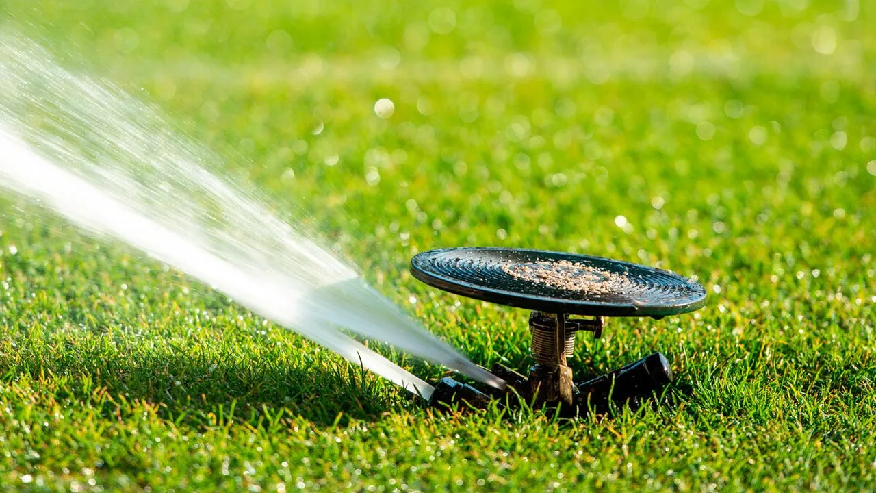 2022 0 23 beregening besproeien voetbalveld2 constrained