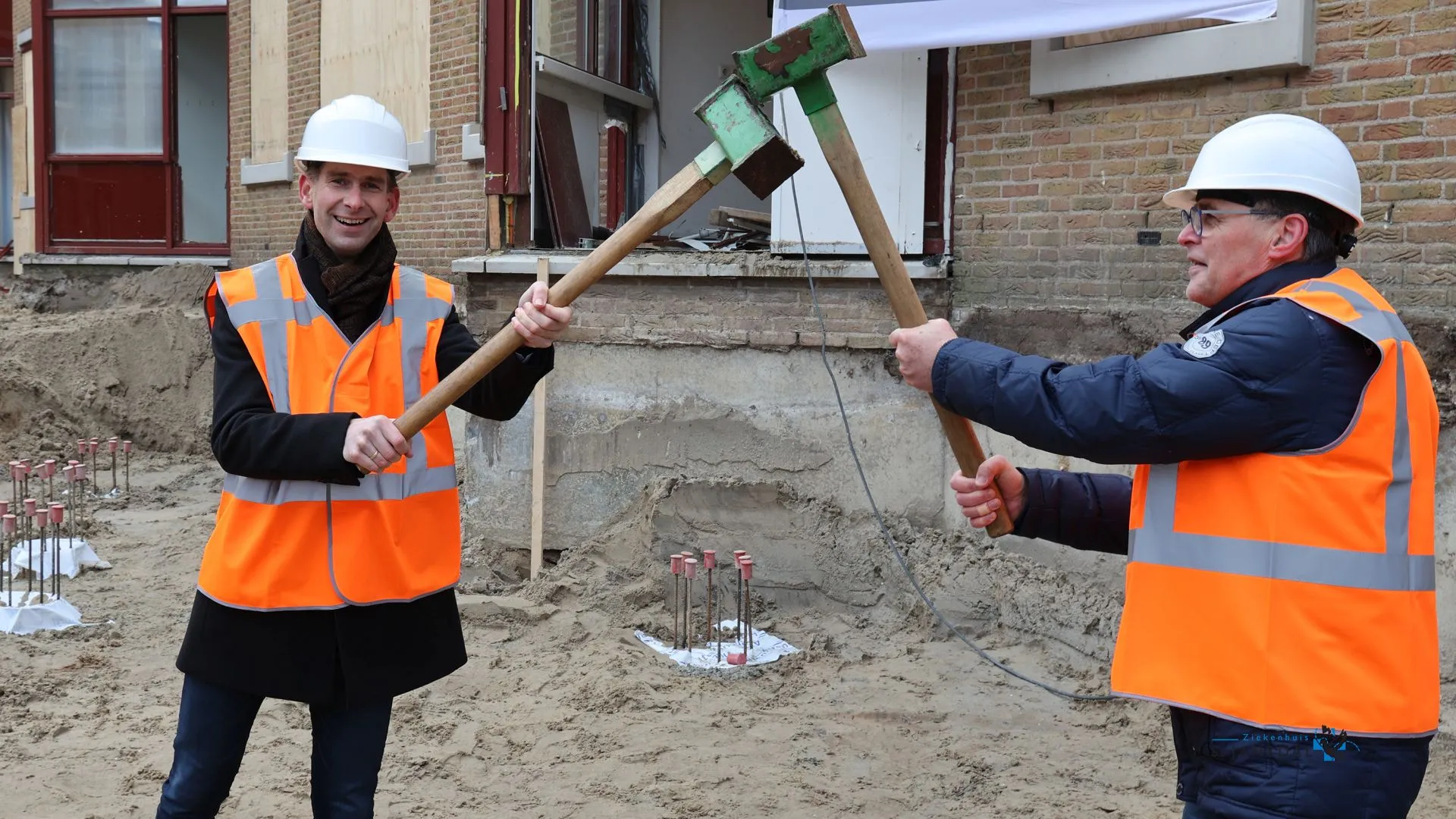 2022 01 14 jansdal eerste paal 13 januari arend jan poelarends en frits van der velde 1