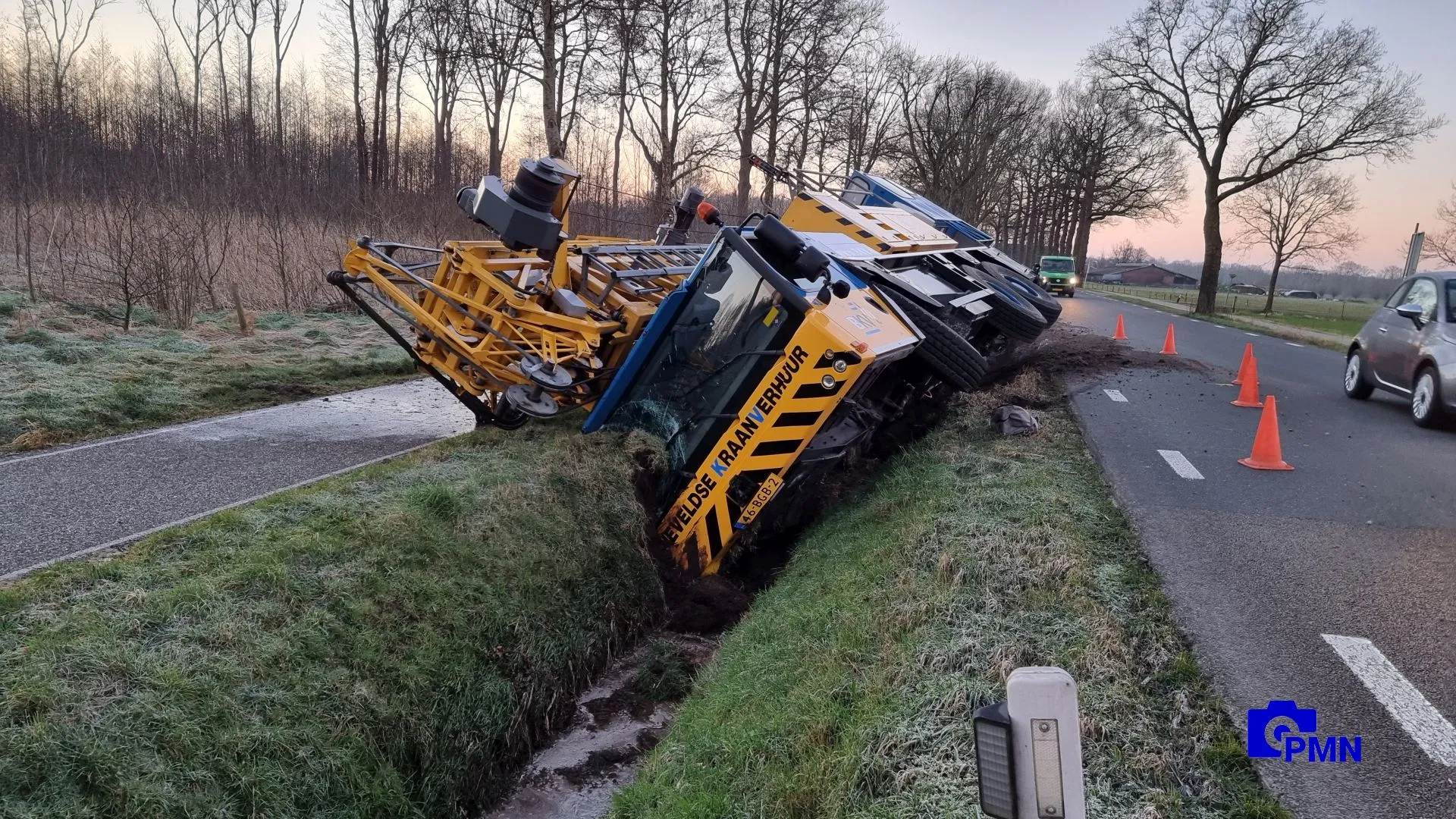 2022 03 04 gekantelde hijskraan