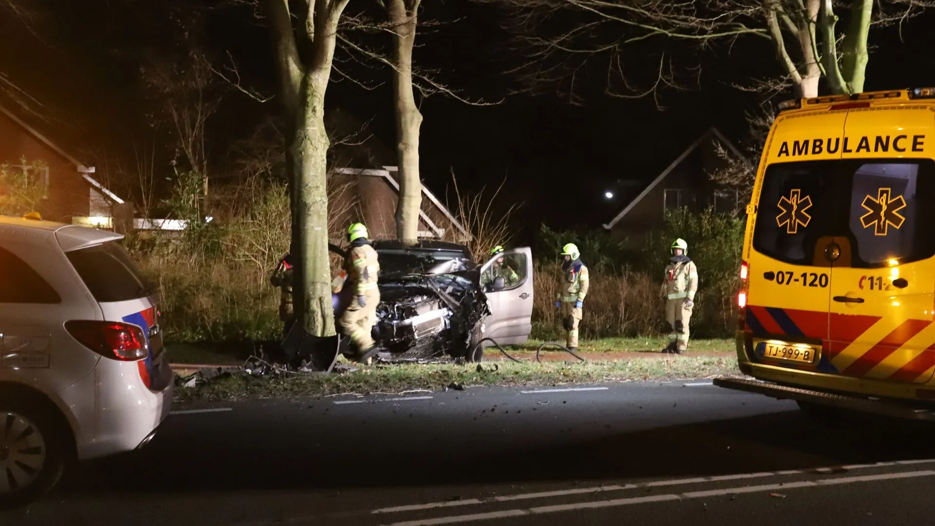 2022 03 11 auto tegen boom