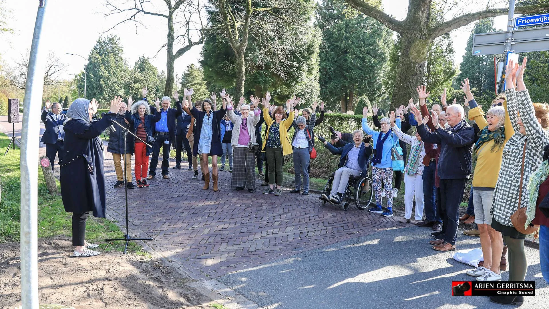 2022 04 14 handen omhoog