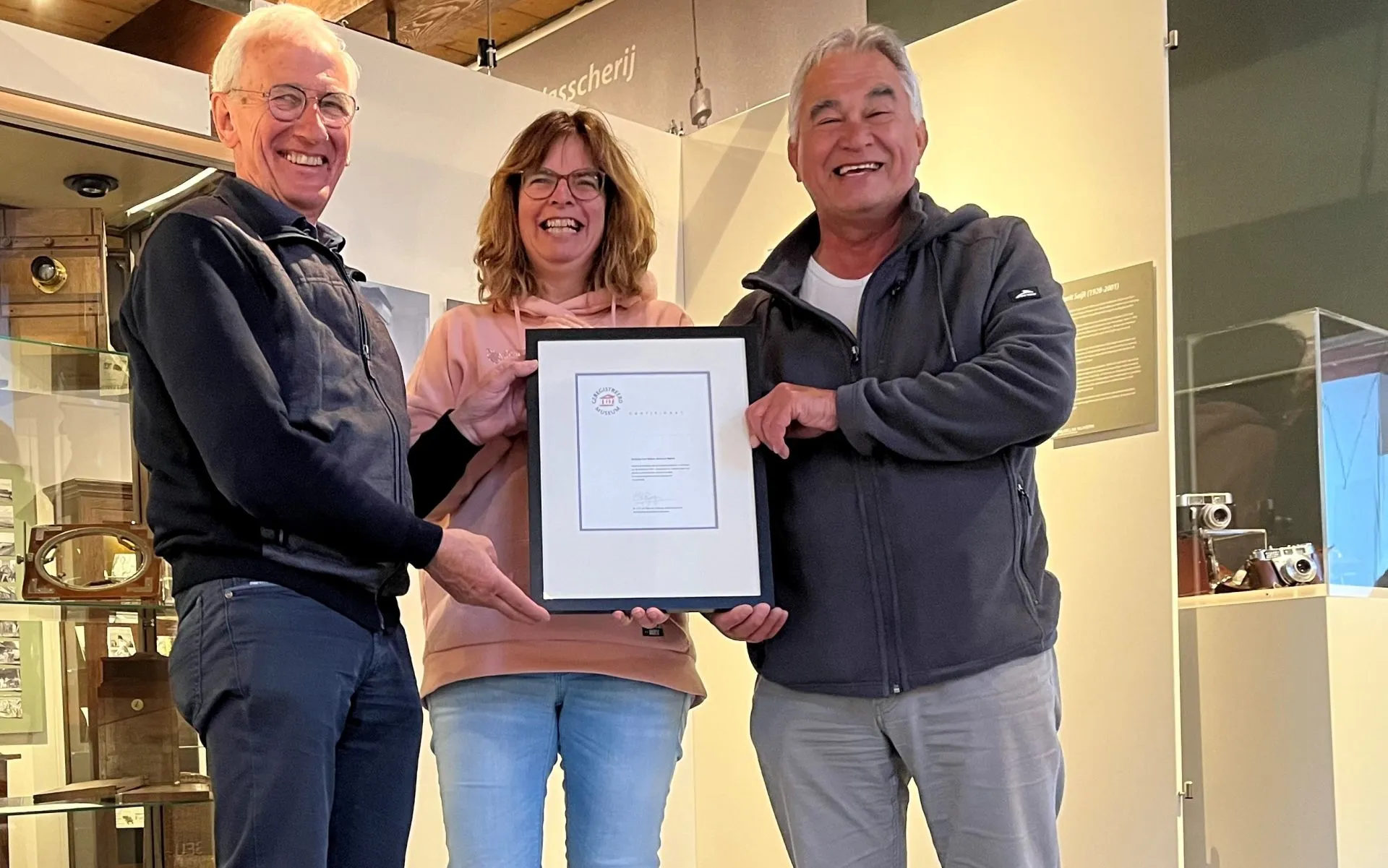 2022 04 28 het nieuwe certificaat voor museum nijkerk is binnen foto theo slijkerman museum nijkerk