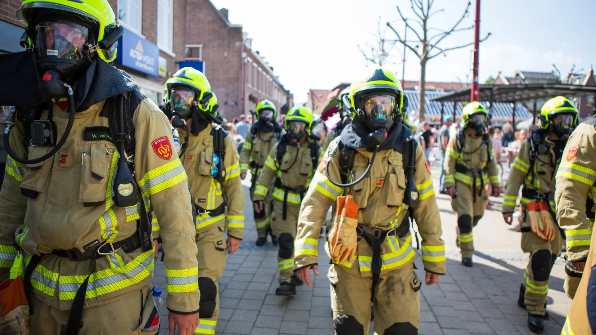 2023 04 14 brandweer nijkerk haalt tijdens veluwe wandeltoch geld op voor stichting ambulance wens 7